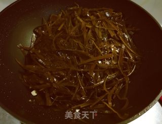 蒜香海带的做法步骤：3