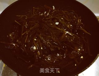 蒜香海带的做法步骤：4
