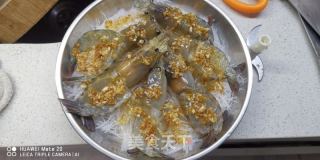 蒜蓉粉丝蒸罗氏虾的做法步骤：6