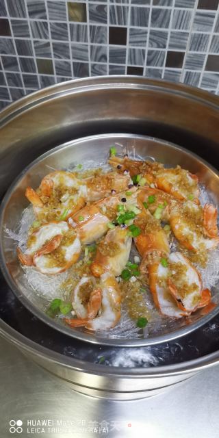 蒜蓉粉丝蒸罗氏虾的做法步骤：7