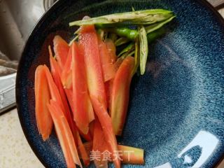 红肠炒蔬菜的做法步骤：1