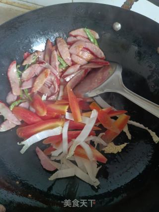 红肠炒蔬菜的做法步骤：6