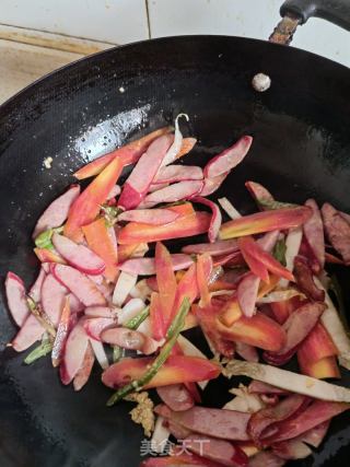 红肠炒蔬菜的做法步骤：7