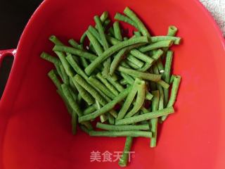 青椒干煸嫩豇豆的做法步骤：4