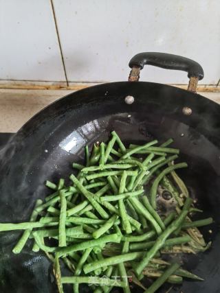 青椒干煸嫩豇豆的做法步骤：7