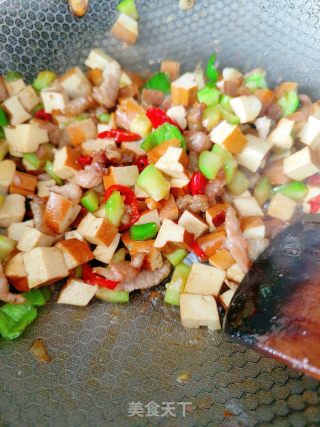 豆干炒丝瓜的做法步骤：8