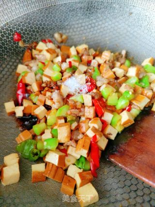 豆干炒丝瓜的做法步骤：9