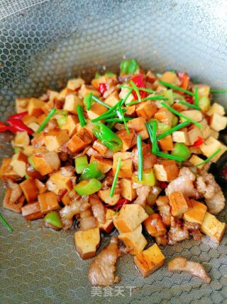 豆干炒丝瓜的做法步骤：10