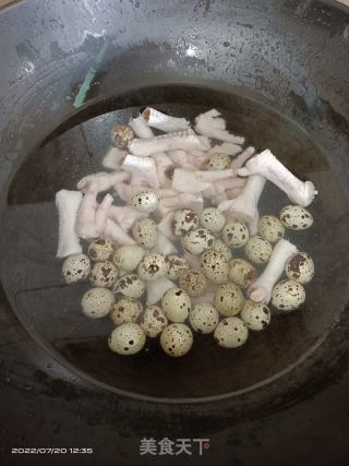 卤鸡爪鹌鹑蛋的做法步骤：3