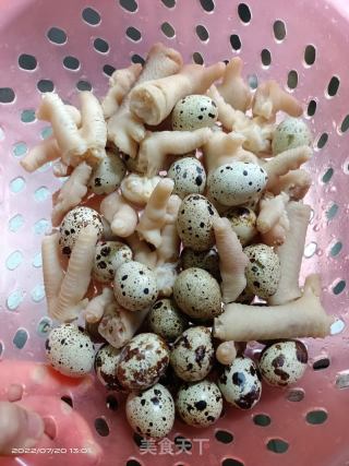 卤鸡爪鹌鹑蛋的做法步骤：5
