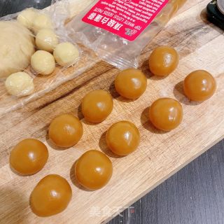 蛋黄酥的做法步骤：4