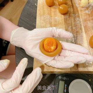 蛋黄酥的做法步骤：6