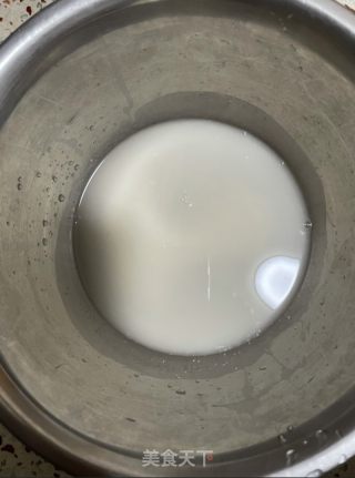 咸蛋黄肉松吐司的做法步骤：1