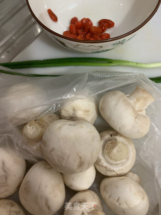 ????醬燒蘑菇????的做法步骤：1