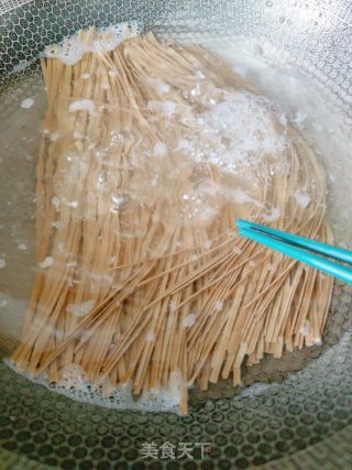 清汤牛腩荞麦面的做法步骤：8