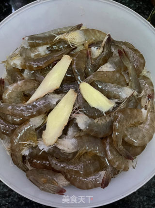 柠檬虾的做法步骤：1