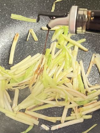 快手简单美味下饭的韭黄炒蛋的做法步骤：5
