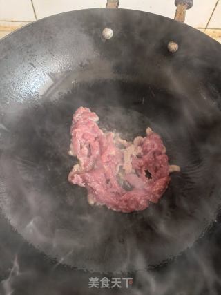 青椒牛肉炒饭的做法步骤：1