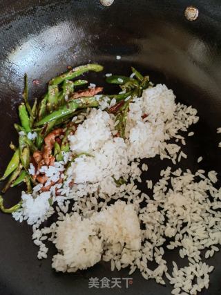 青椒牛肉炒饭的做法步骤：3