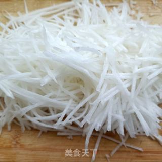 白萝卜炖明虾的做法步骤：2