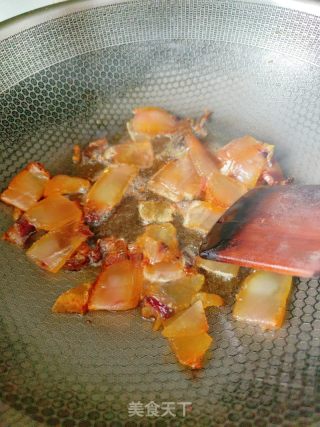 腊肉炒笋干的做法步骤：4