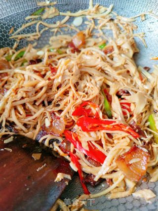 腊肉炒笋干的做法步骤：8