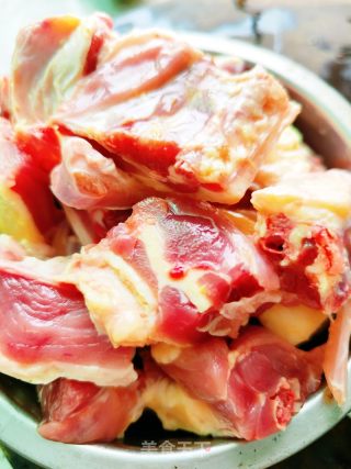 土豆胡萝卜烧鸭边腿的做法步骤：2