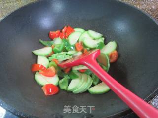 双椒炒西葫芦的做法步骤：3