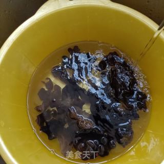 木耳炒人参苗的做法步骤：4