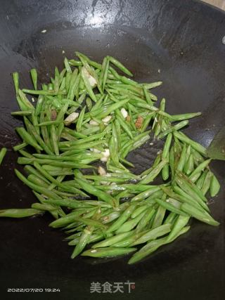 清炒荷兰豆的做法步骤：4