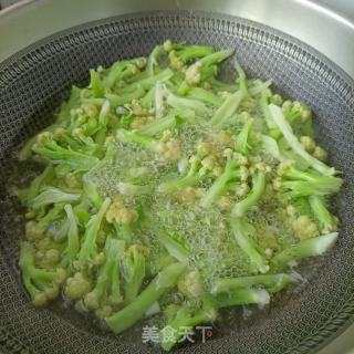 辣炒花菜的做法步骤：2