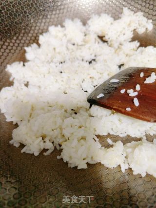 蛋炒饭的做法步骤：4