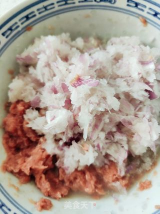 牛肉洋葱馅饼的做法步骤：4