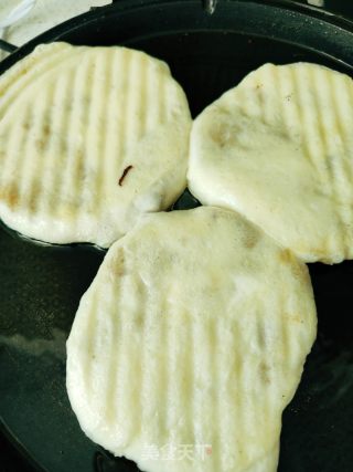牛肉洋葱馅饼的做法步骤：15