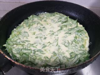 明月草鸡蛋煎饼的做法步骤：5