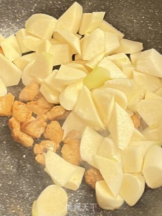 鲜甜美味的茭白炒肉的做法步骤：4