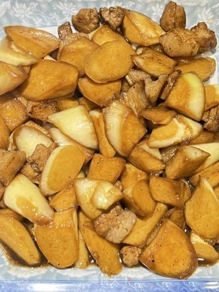 鲜甜美味的茭白炒肉的做法步骤：7