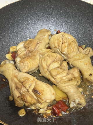 家常麻辣鸡腿焖土豆的做法步骤：3