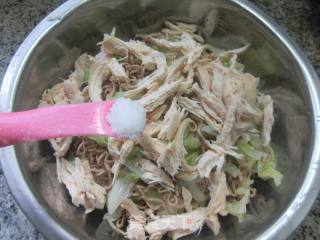 鸡胸肉包心菜拌荞麦面的做法步骤：7