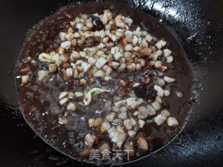 鸡蛋肉丁香菇酱的做法步骤：10