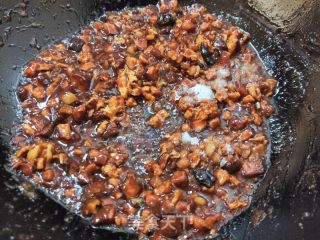 鸡蛋肉丁香菇酱的做法步骤：17