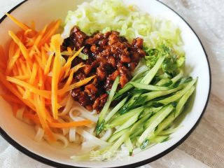 炸酱面的做法
