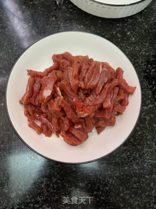 青椒炒牛肉小串的做法步骤：3