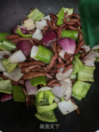 青椒炒牛肉小串的做法步骤：8