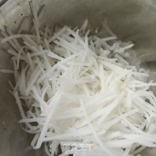 白萝卜粉丝炖虾的做法步骤：1