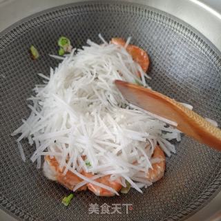 白萝卜粉丝炖虾的做法步骤：7