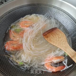 白萝卜粉丝炖虾的做法步骤：12