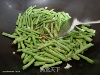 蒜香豆角的做法步骤：4