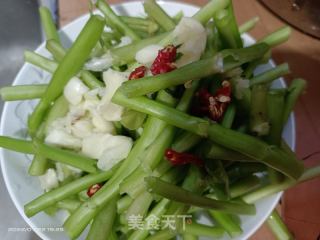 酸辣空心菜梗的做法步骤：1