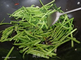 炒空心菜的做法步骤：3